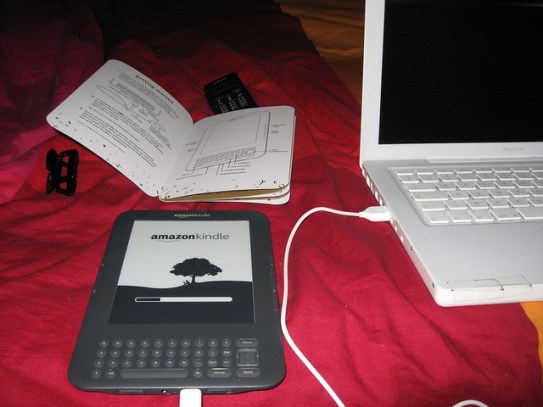 Kindle et MacBook il y a cinq ans en septembre 2010. © gaelle kermen 2015